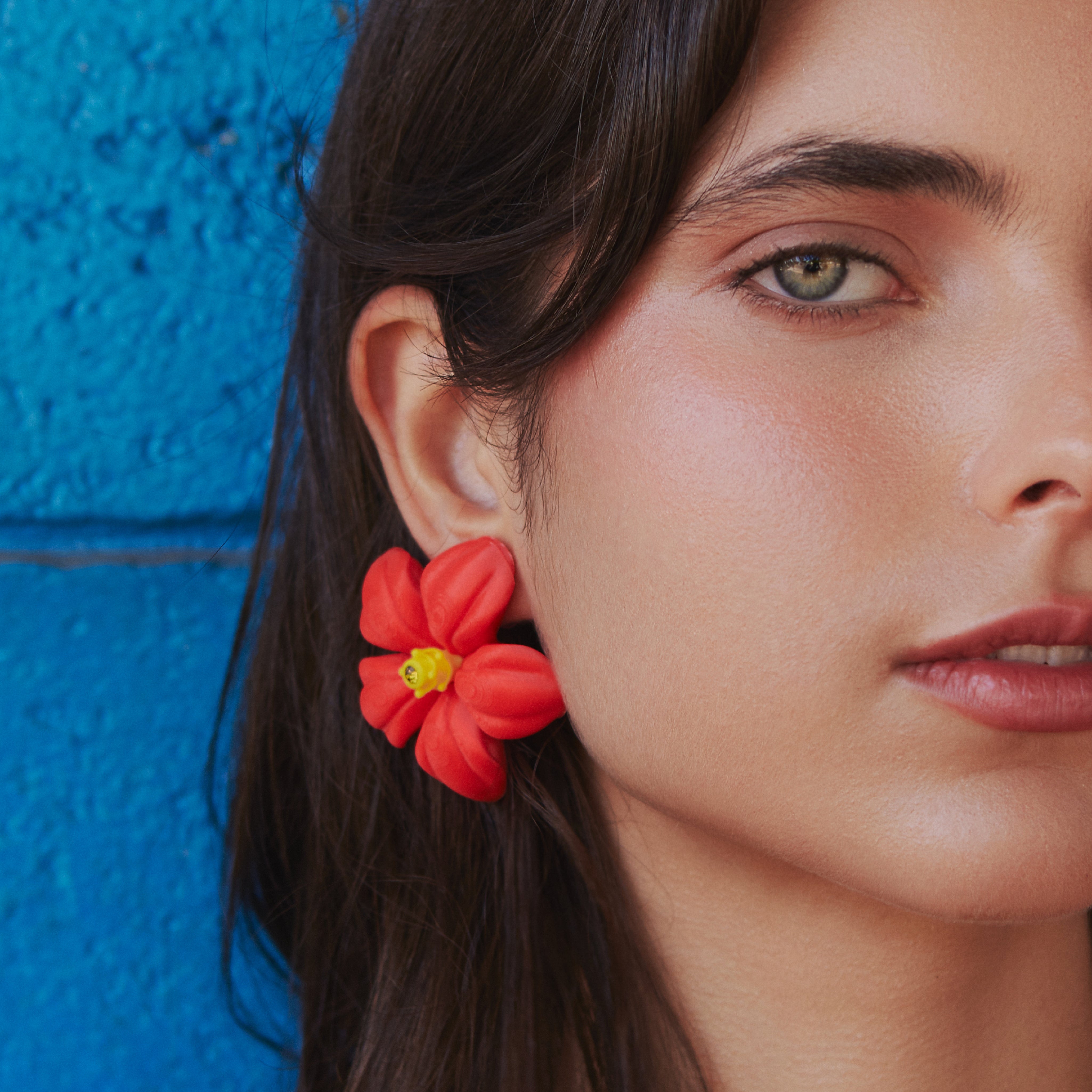 CAYENNE FLOWER STUD EARRINGS