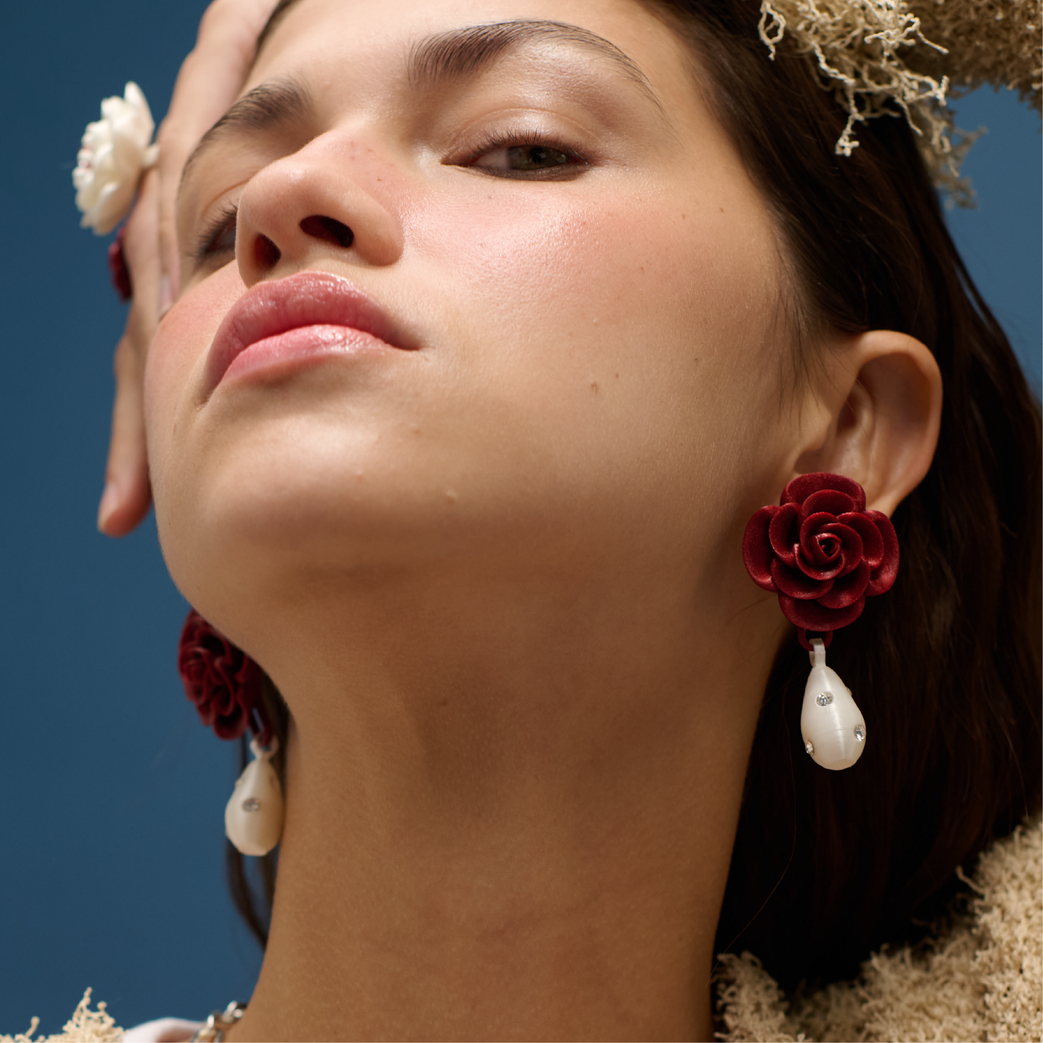 ROSE EARRINGS WITH PEARL CHARM